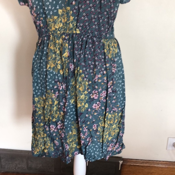 Floral Dress with collar - Picture 6 of 9